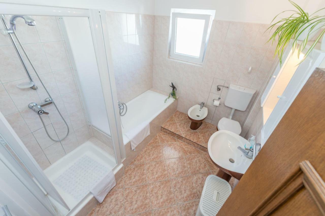 Apartments Victoria ザダル エクステリア 写真
