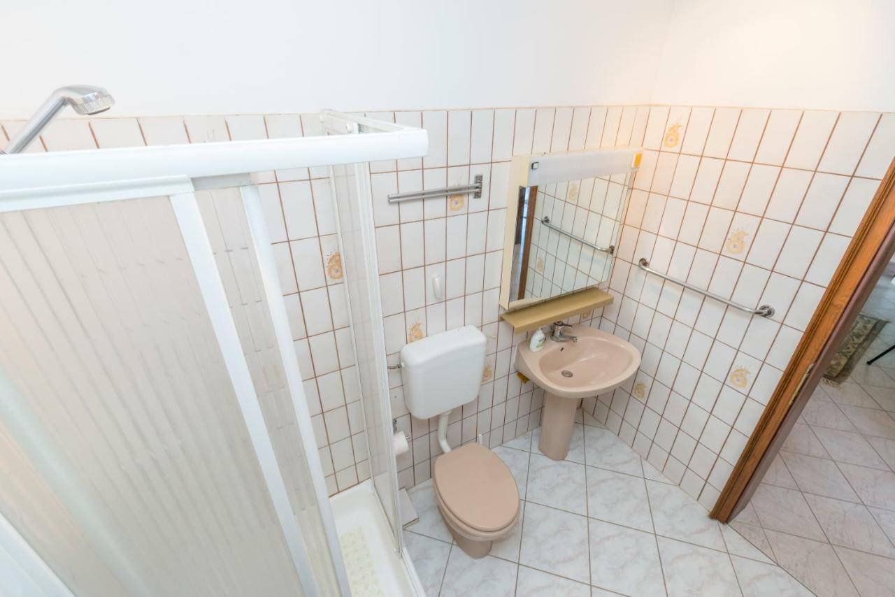 Apartments Victoria ザダル エクステリア 写真