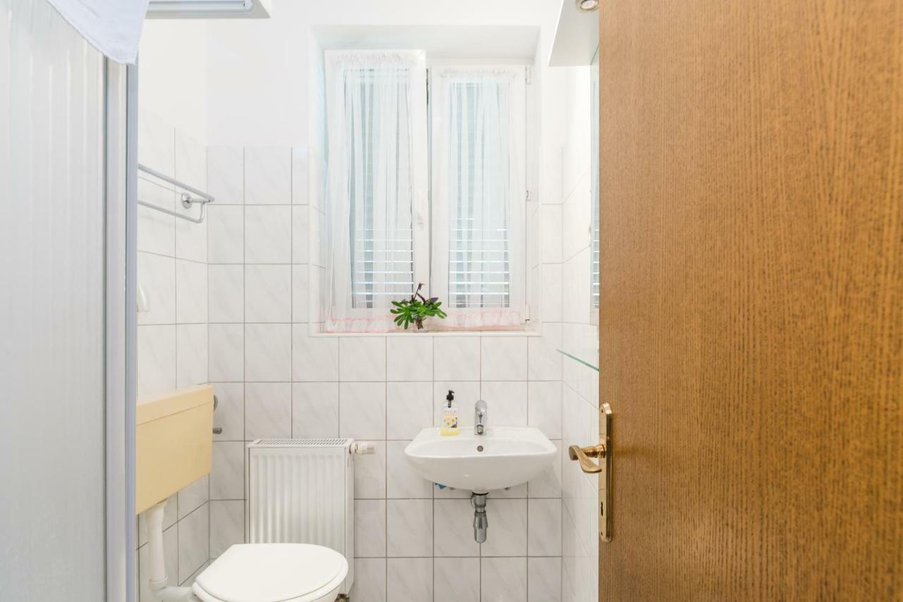 Apartments Victoria ザダル エクステリア 写真
