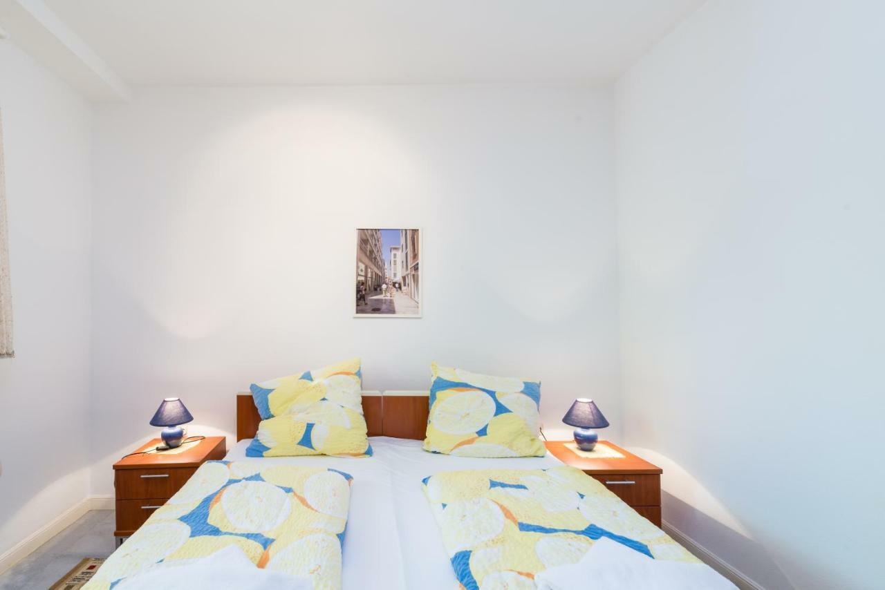 Apartments Victoria ザダル エクステリア 写真
