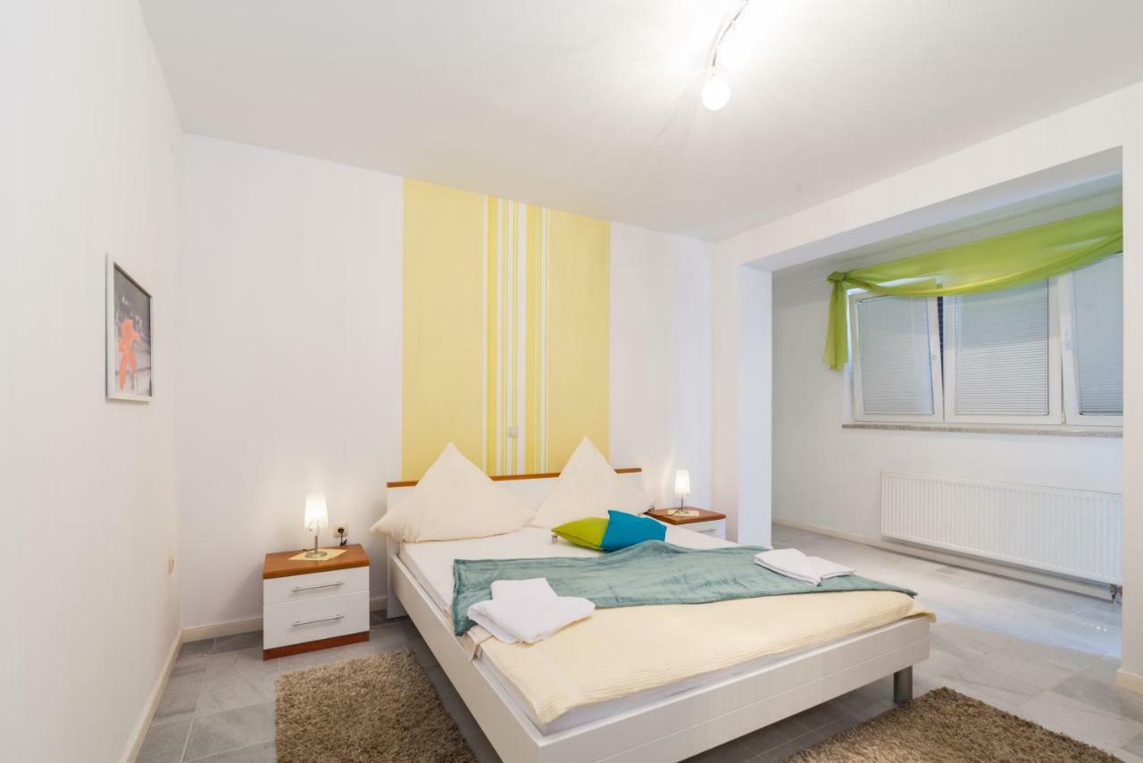 Apartments Victoria ザダル エクステリア 写真