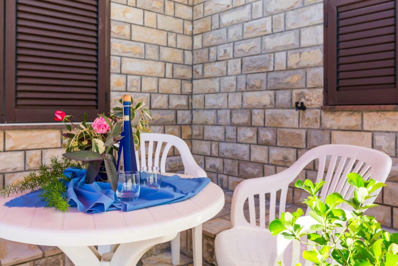 Apartments Victoria ザダル エクステリア 写真