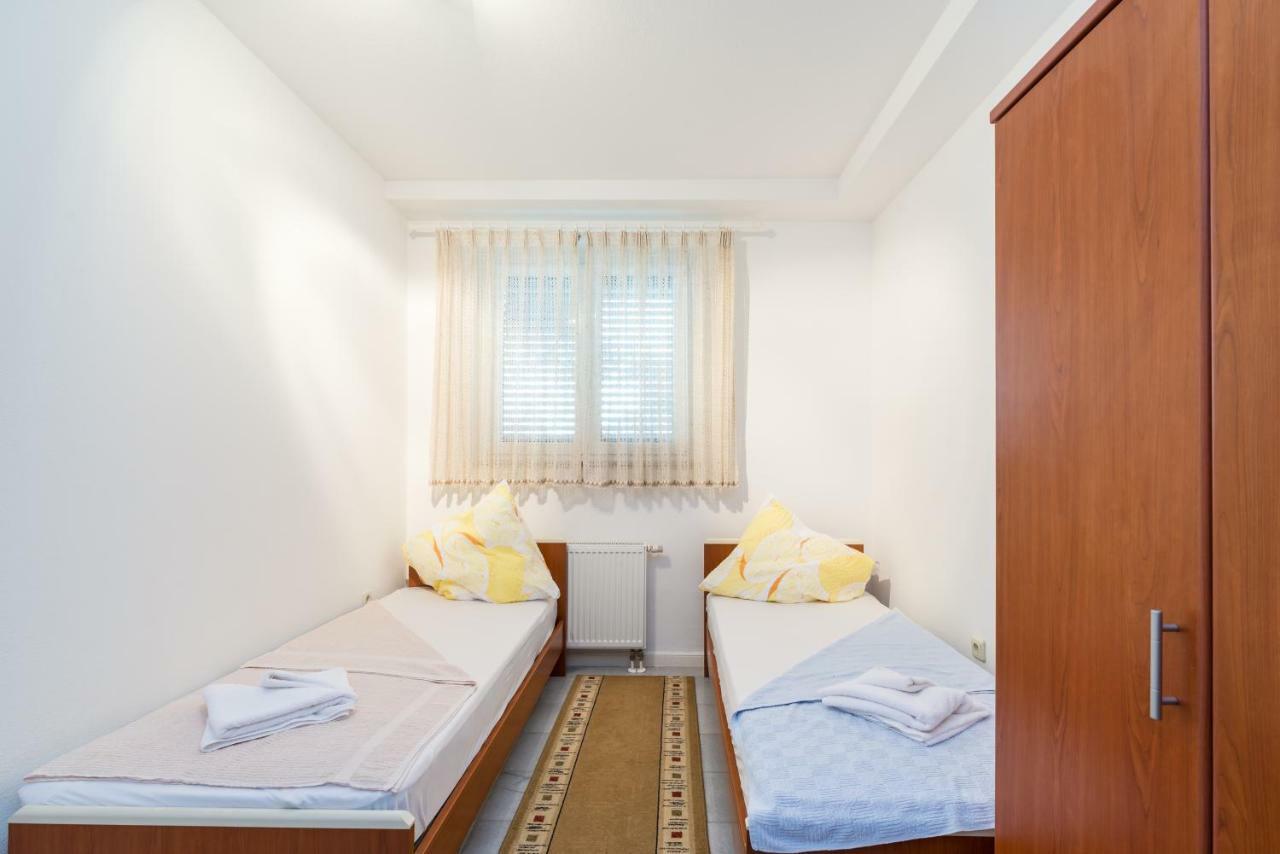 Apartments Victoria ザダル エクステリア 写真